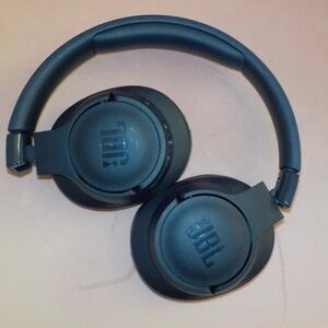 JBL TUNE 750BTNC Headphones